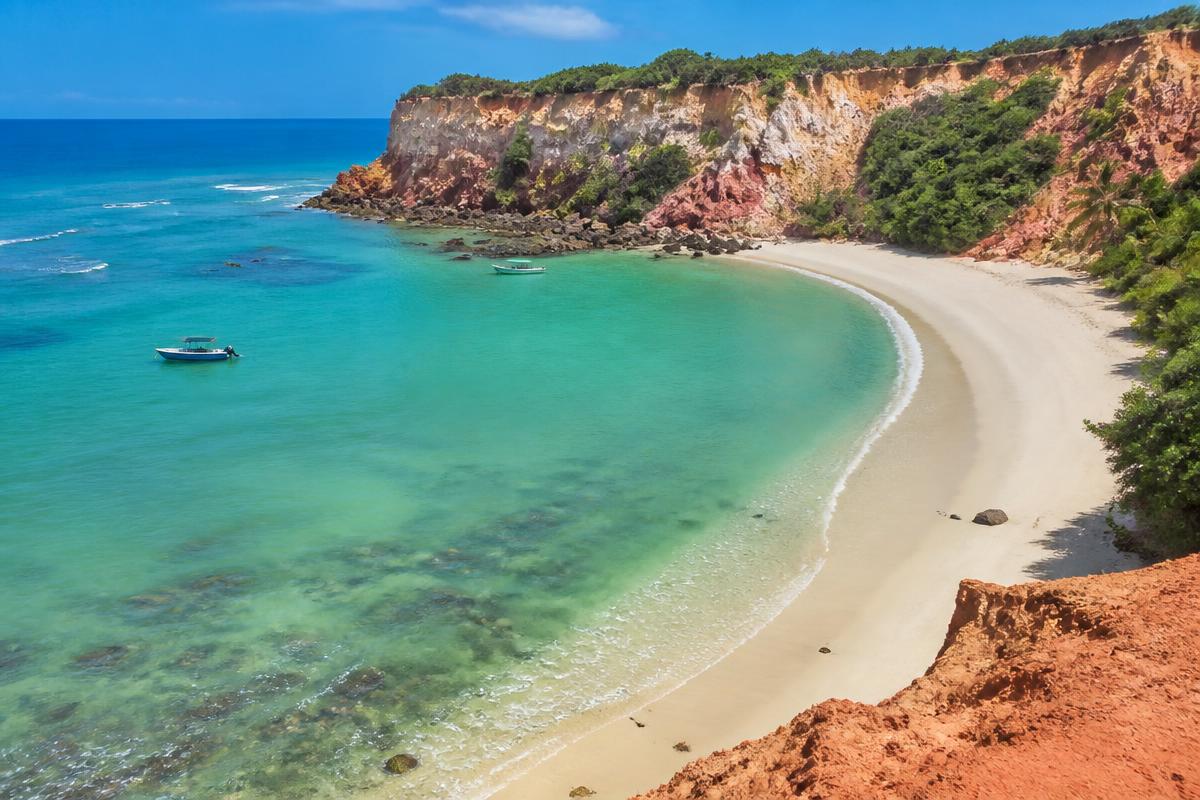 A 3ª melhor praia da América do Sul fica no seu endereço.